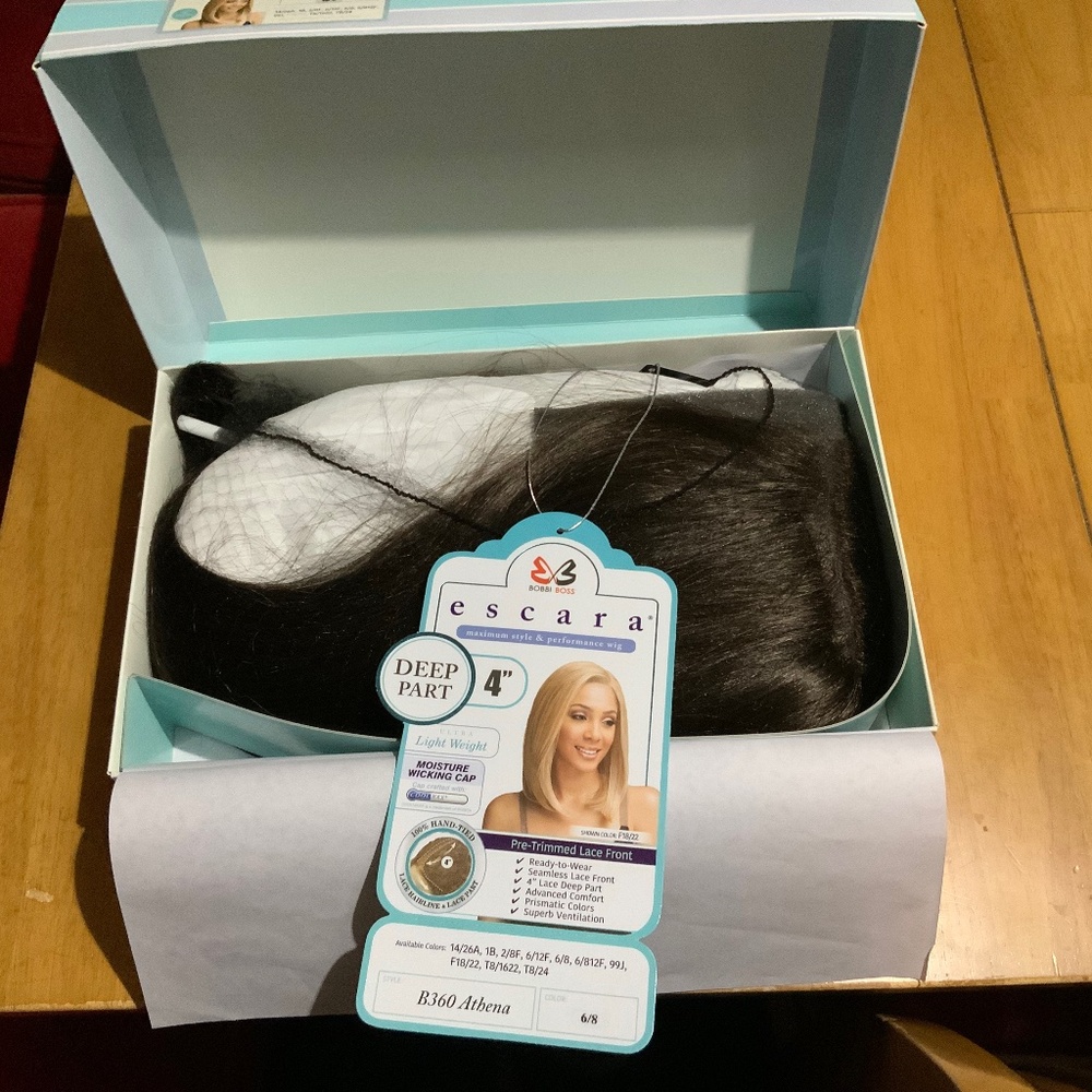 NIB, Bobbi Boss, Escara lightweight wig, B360 Athena, color 6/8, lace front
